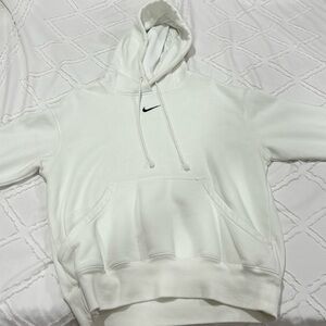 NEVER WORN WHITE NIKE SWEATSHIRT!